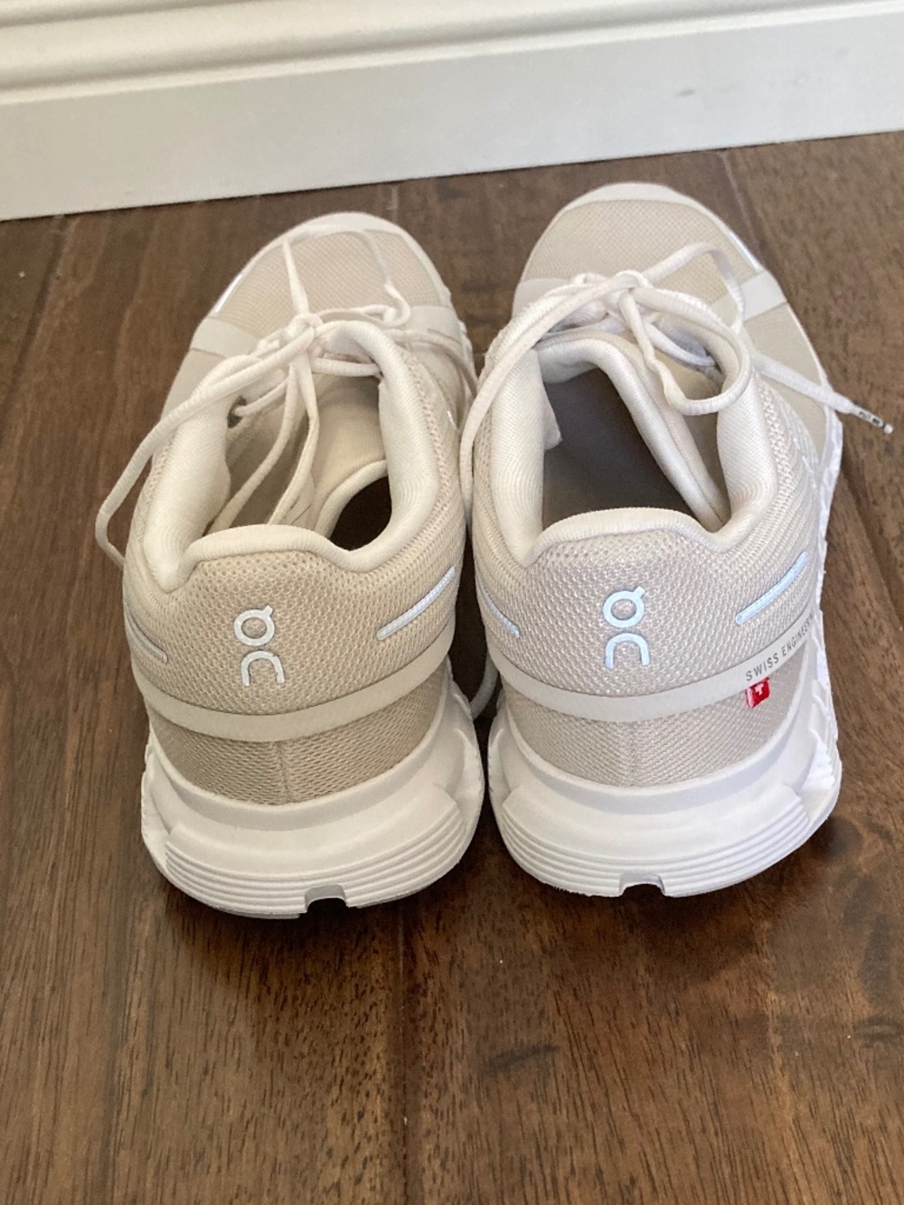 ON Running Cloud 6 Women's Shoes Pearl/White Sz 9 Athletic Comfort Travel - Picture 4 of 9